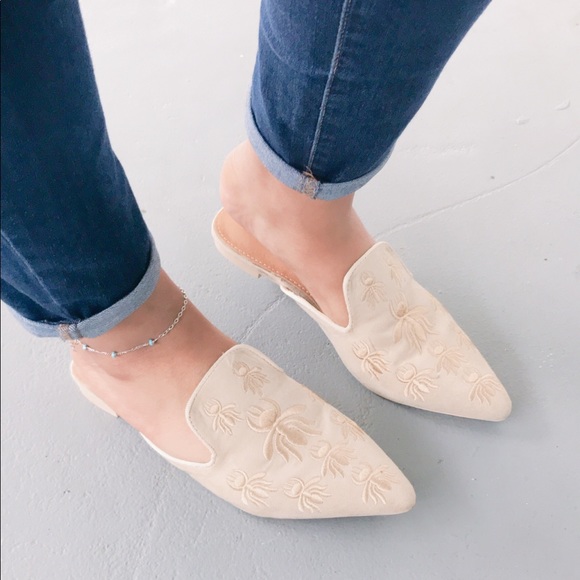 SHOEROOM21 BOUTIQUE Shoes - Ladies slip on flat nude Mules with embroidry. SHOEROOM21 BOUTIQUE Shoes - Ladies slip on flat nude Mules with embroidry.